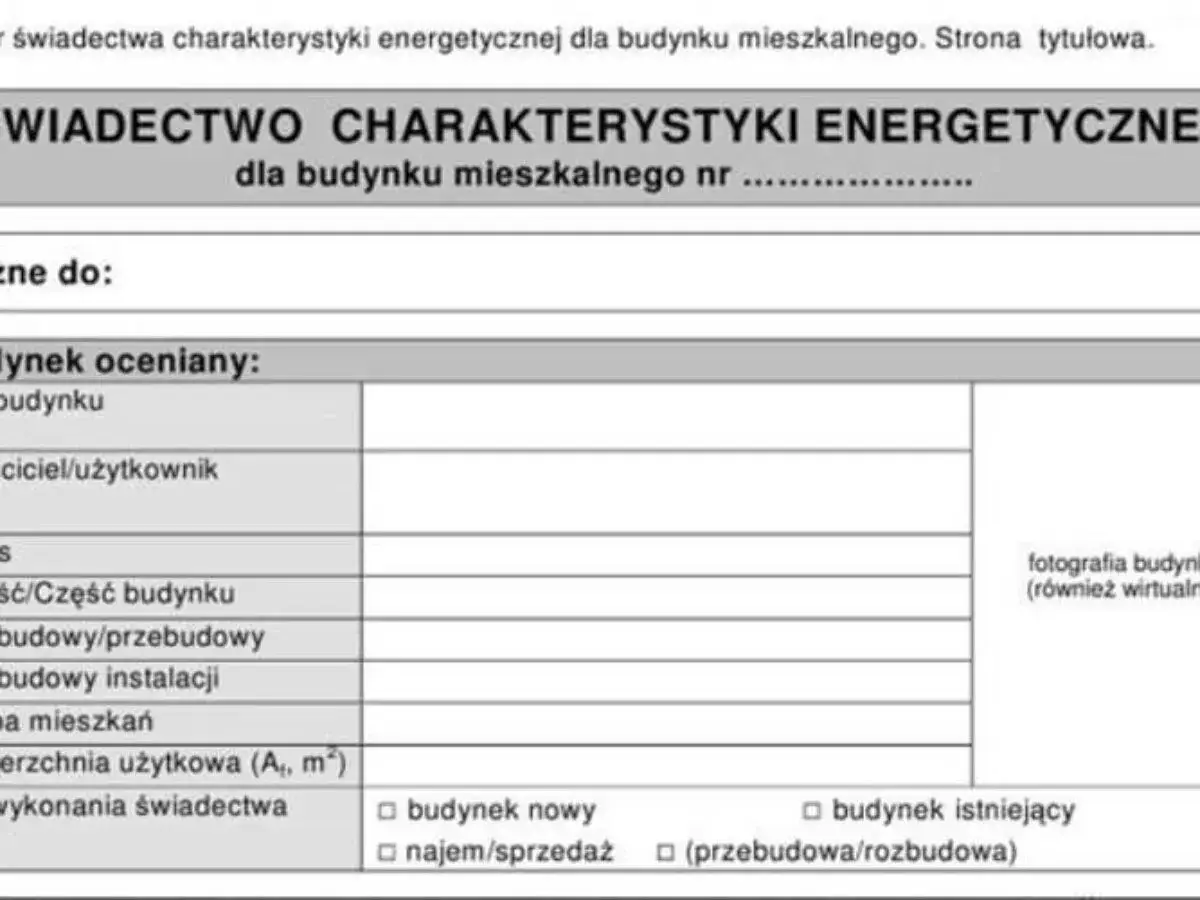 Świadectwo charakterystyki energetycznej budynku mieszkalnego. Dokument zawiera dane dotyczące oceny energetycznej, takie jak powierzchnia użytkowa.